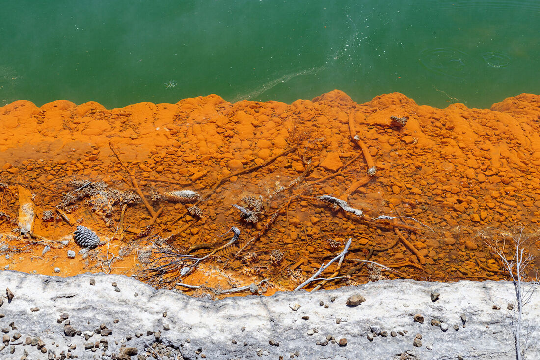 Banks of the Champagne Pool